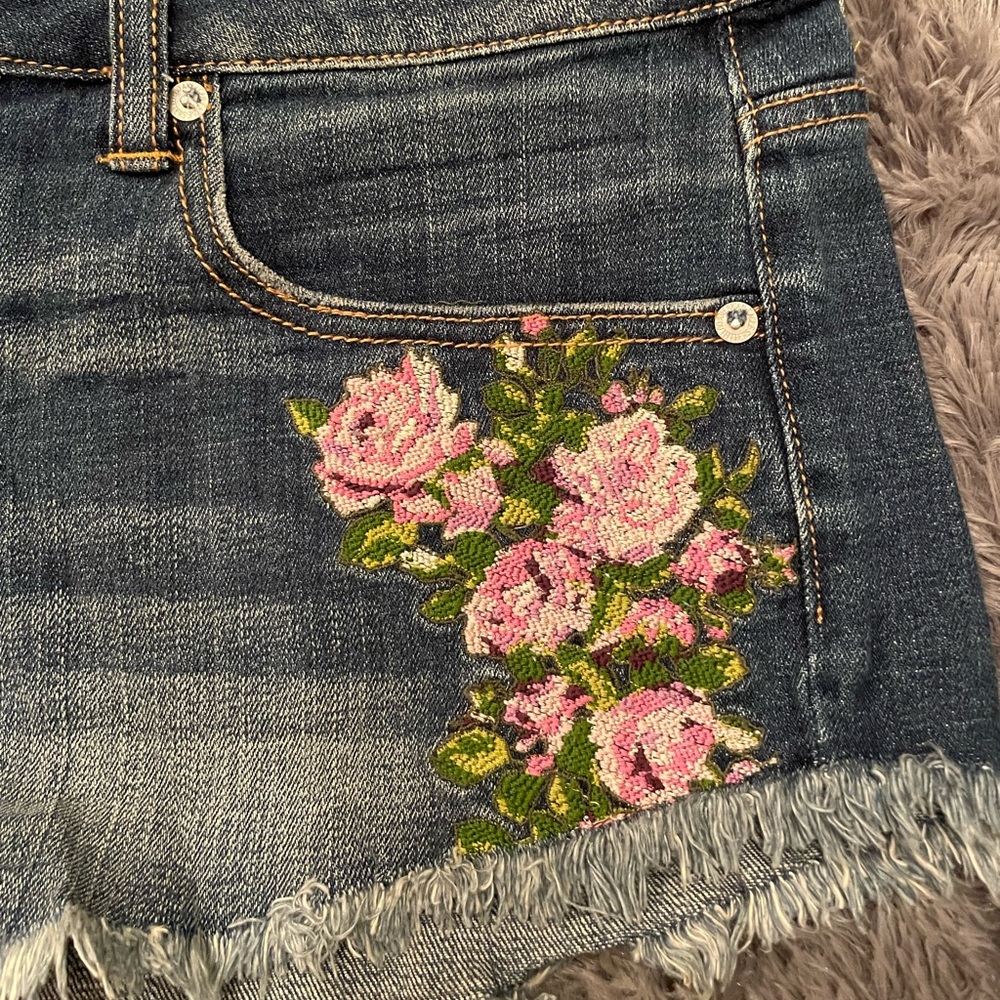 American Eagle Jean Shorts Stretch 8 Embroidered with Florals - Picture 6 of 7